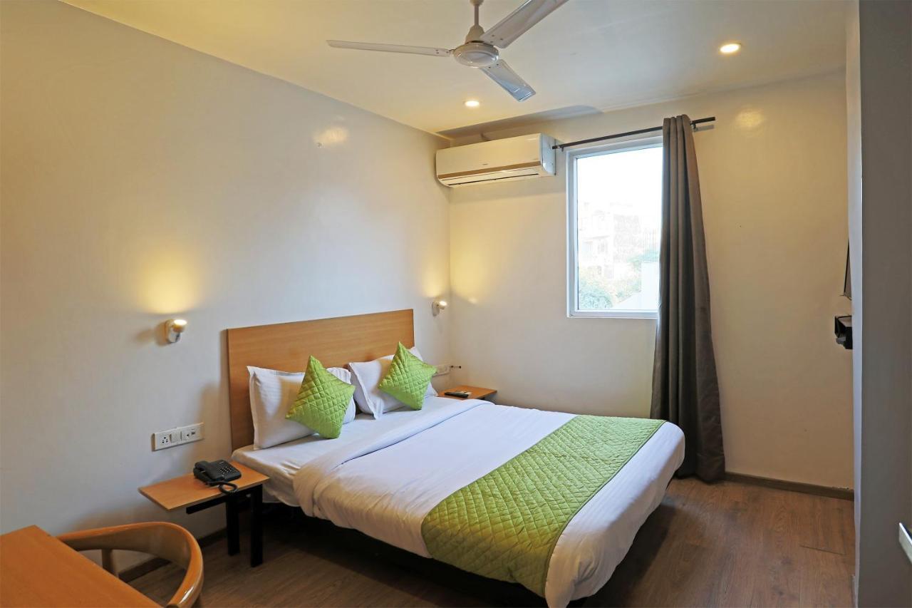 Hotel Yellow Chilli Britannia Chowk- Couple Friendly Local Id Accepted Νέο Δελχί Εξωτερικό φωτογραφία